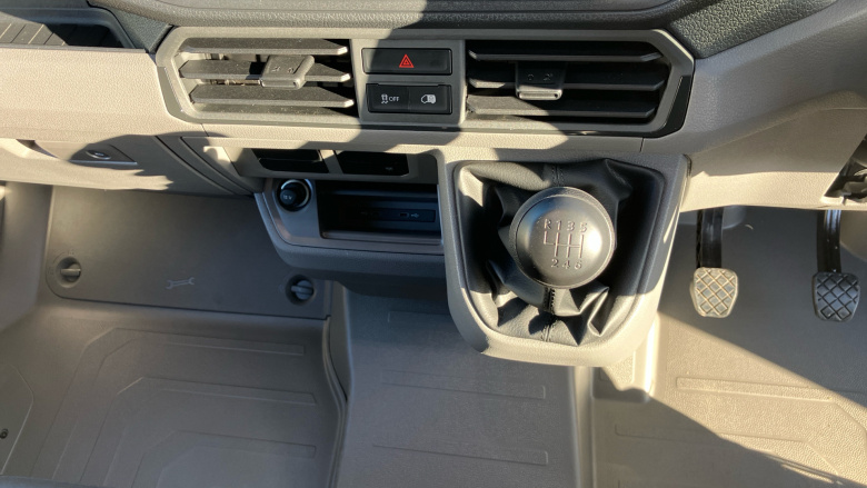 Volkswagen Crafter Cr35 Mwb Diesel Fwd 2.0 TDI 140PS Commerce Plus High Roof Van